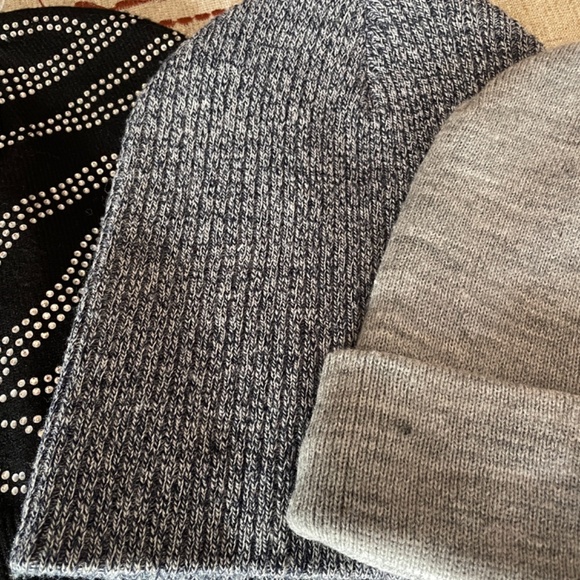 Assorted Winter Beanies - Picture 4 of 7